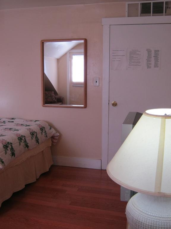 Kelowna Okanagan Lake Hostel Oda fotoğraf