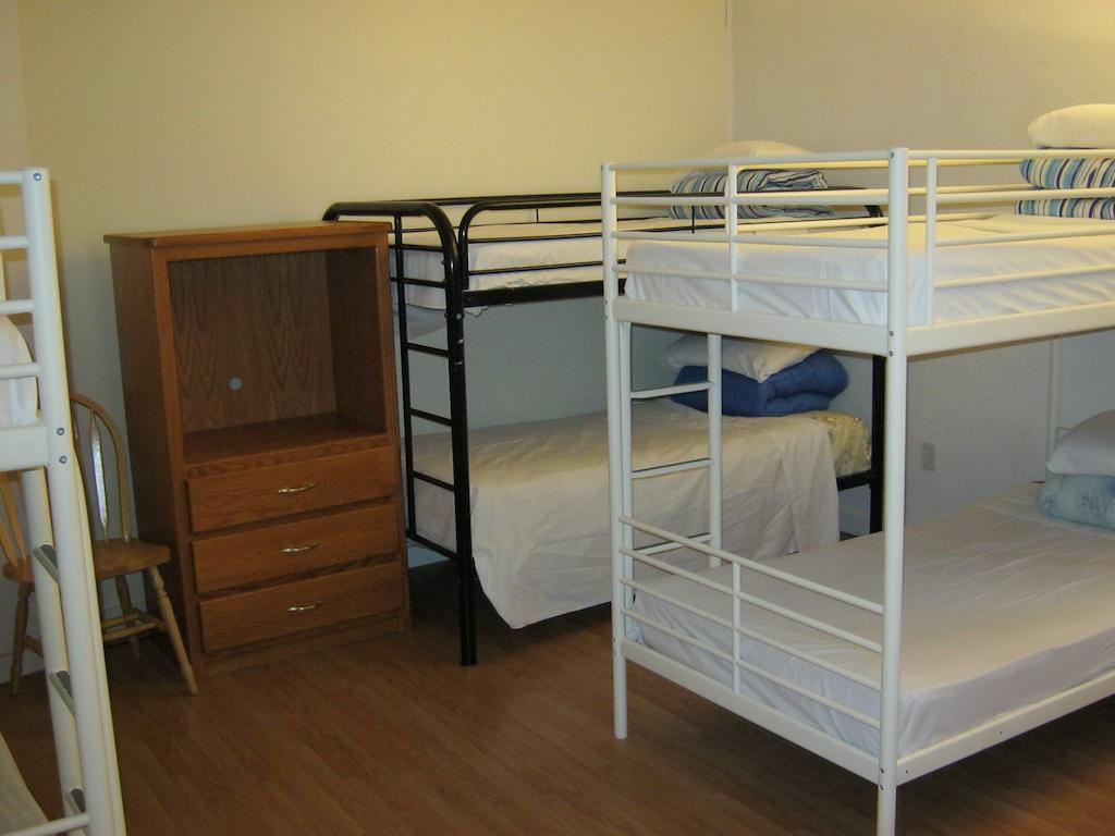 Kelowna Okanagan Lake Hostel Oda fotoğraf