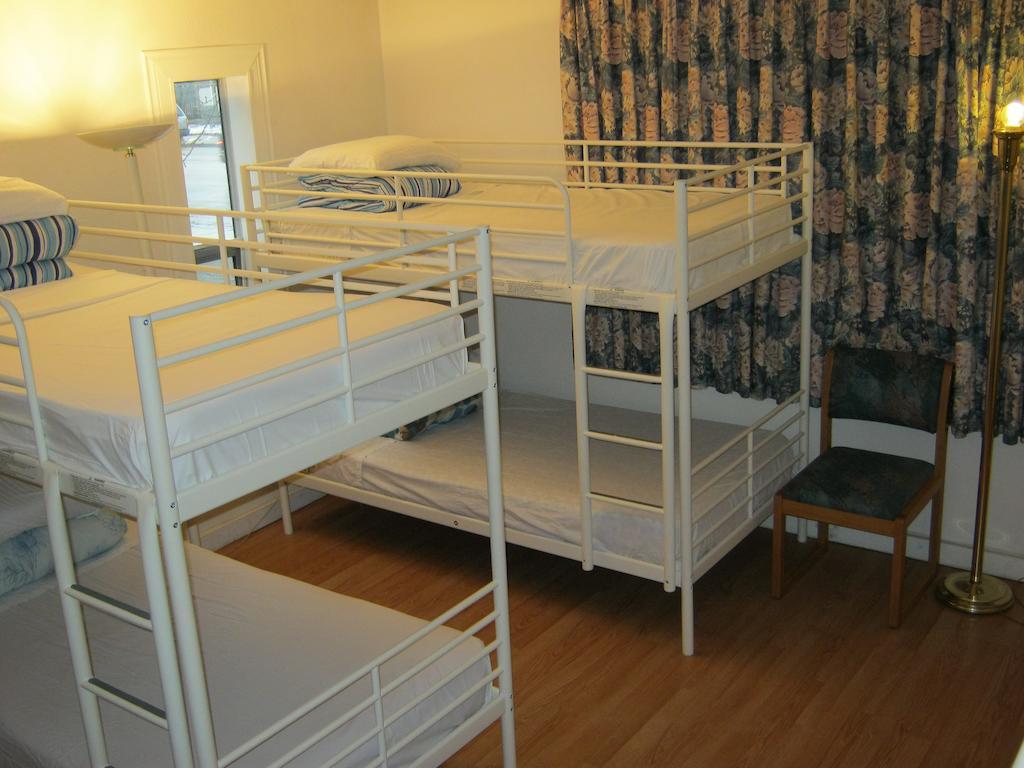 Kelowna Okanagan Lake Hostel Oda fotoğraf